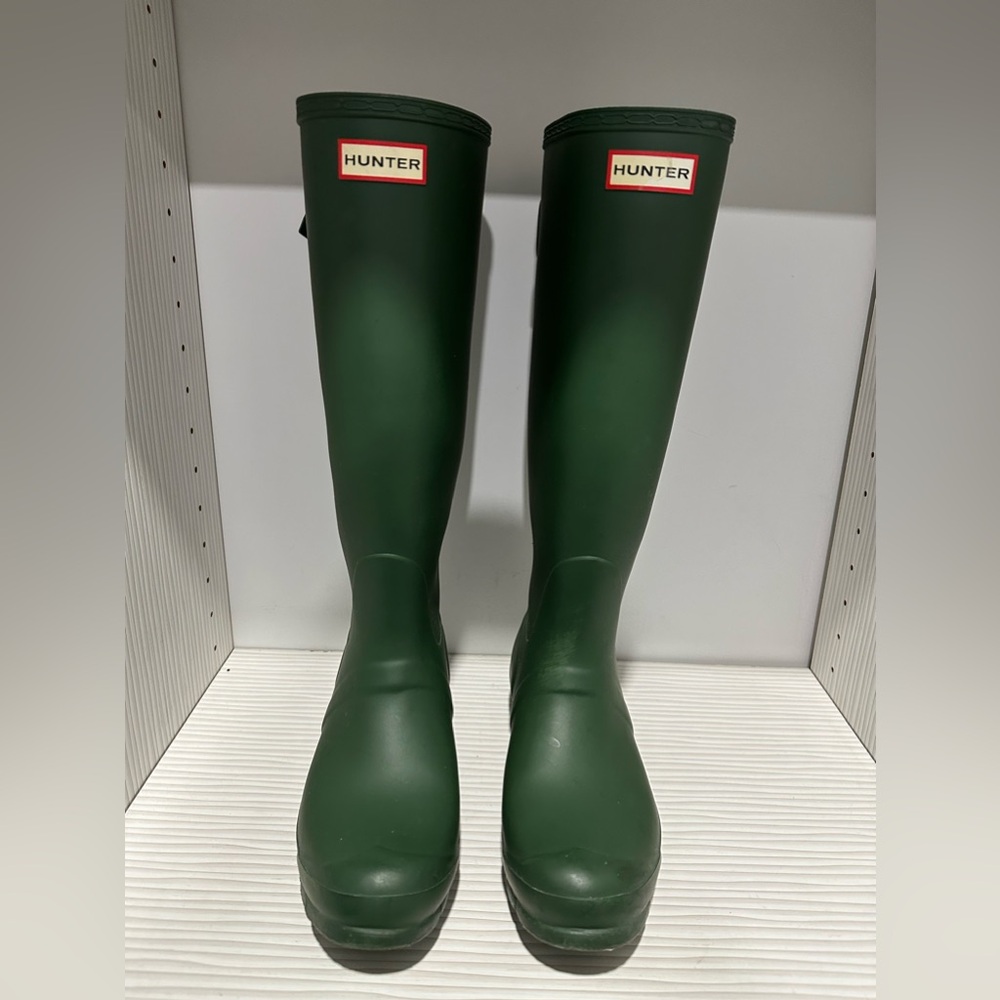 Hunter Talk boots in hunter green.
